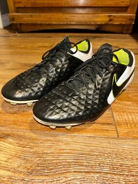 Nike Men’s Tiempo Legend 8 Elites Black & White
